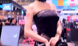 美女脱内衣视频,内衣脱落瞬间引发热议